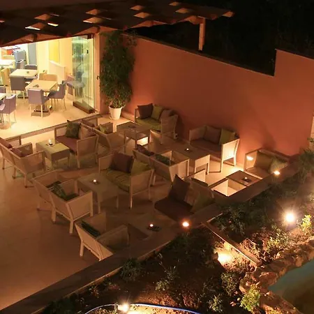 Karavos Aparthotel *