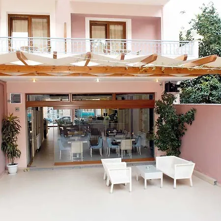Karavos Aparthotel