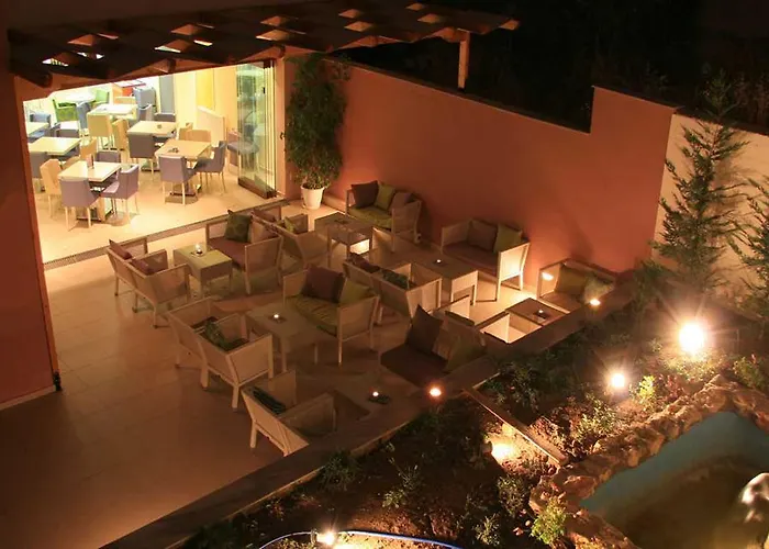 Karavos Ξενοδοχείο με διαμερίσματα 3*