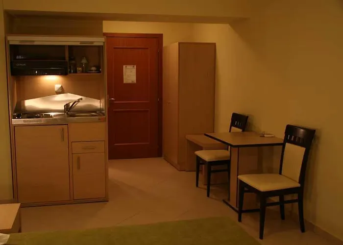 Karavos Αλιβέρι