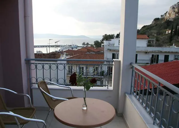 Ξενοδοχείο με διαμερίσματα Karavos Αλιβέρι