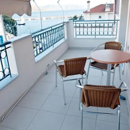 Ξενοδοχείο με διαμερίσματα Karavos Αλιβέρι